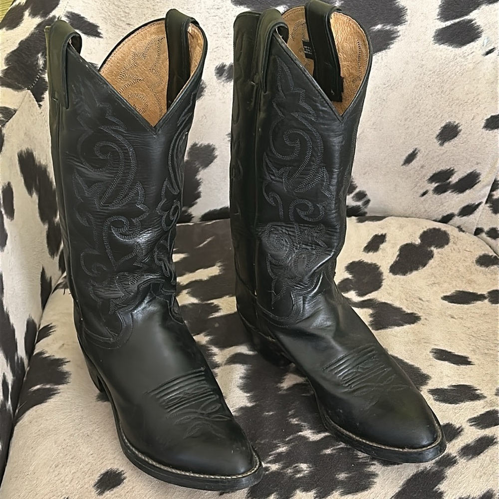 Justin Black Leather Pointed Toe Cowboy Boots